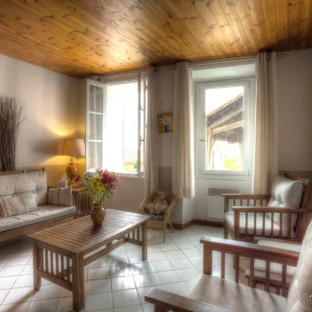 Quiet Atypical House Downtown - Dodo Et Tartine イエール
